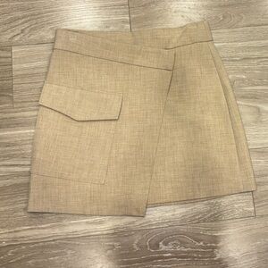 Aritzia Babaton Beige Mini Skirt with Front Pocket Flap Detail - never worn.